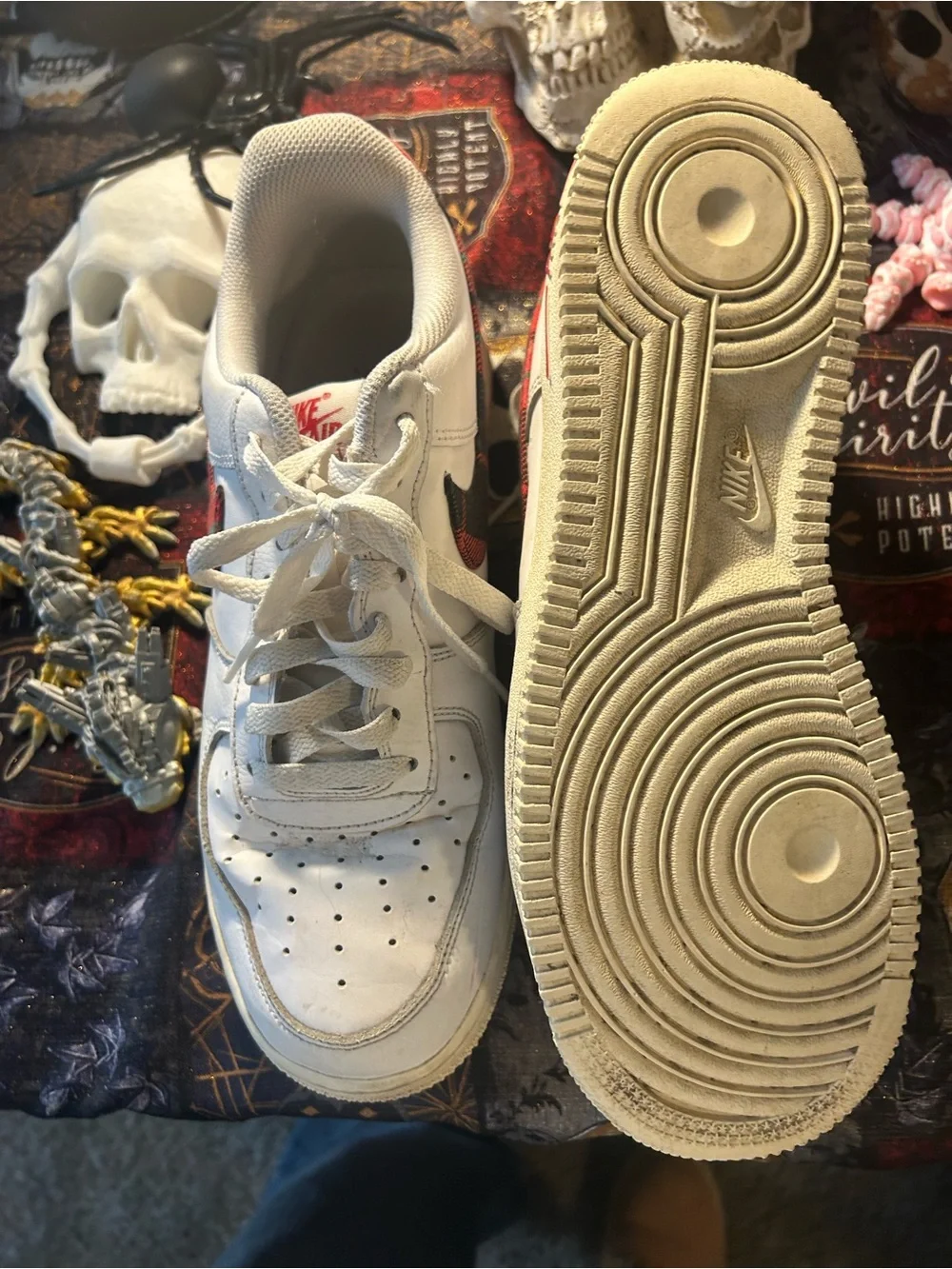 Nike Kids Low-Top Sneakers in White with Red Plaid Accent